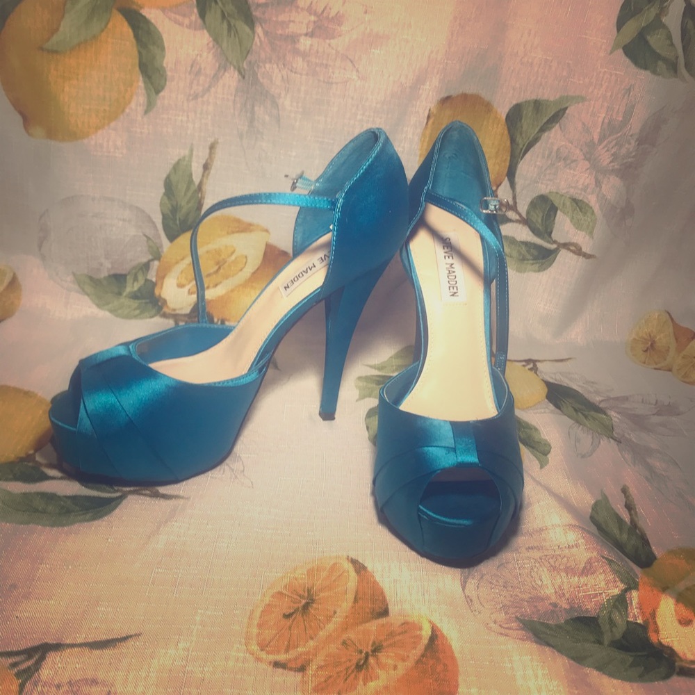 Fun and flirty teal Steve Madden Abandonn heels